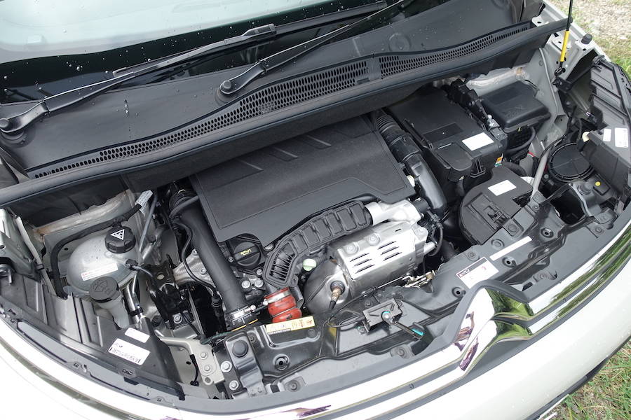 1.2Lの3気筒ターボガソリンエンジンに6速ATが組み合わされている