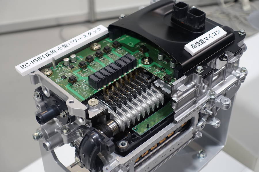 ハイブリッドの技術的ハイライトはRC―IGBTの開発によるPCUの小型化しつつ高効率になったことだ