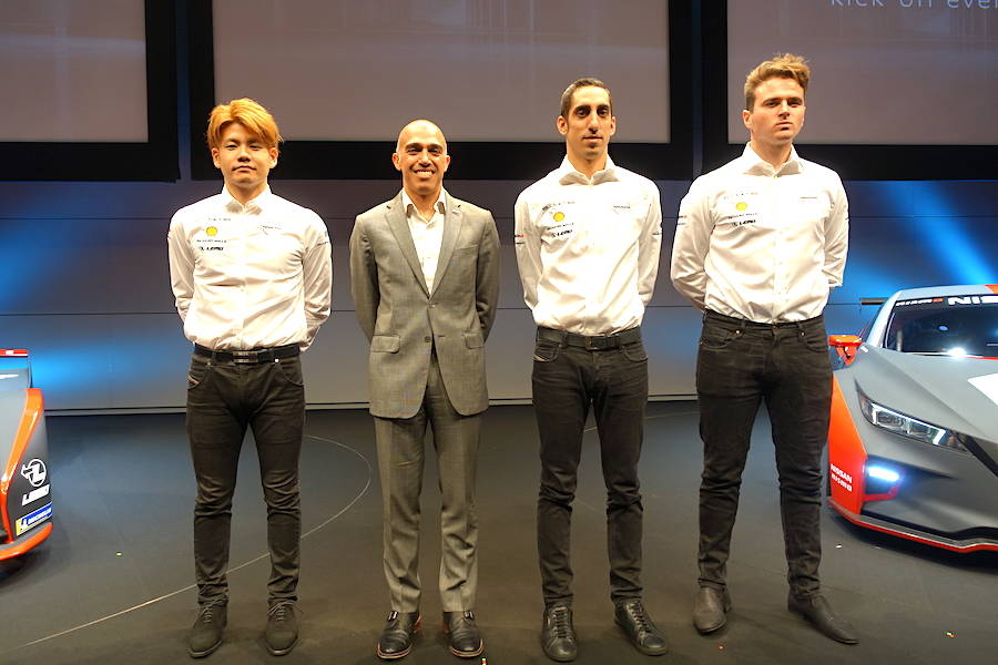 左から高星明誠、マイケル カルカモ、セバスチャン ブエミ、オリバー ローランド