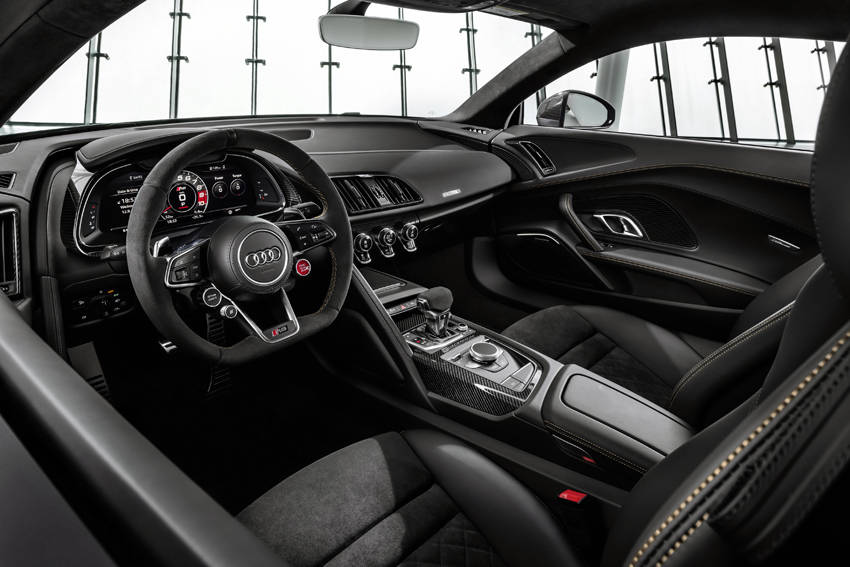 アウディ 10台限定「R8 デセニウム」納車式を富士スピードウェイで開催