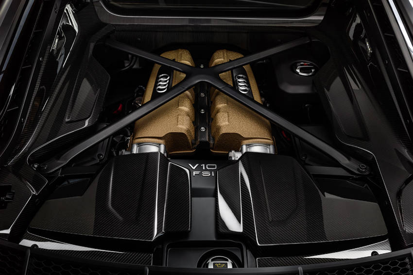 アウディ 10台限定「R8 デセニウム」納車式を富士スピードウェイで開催