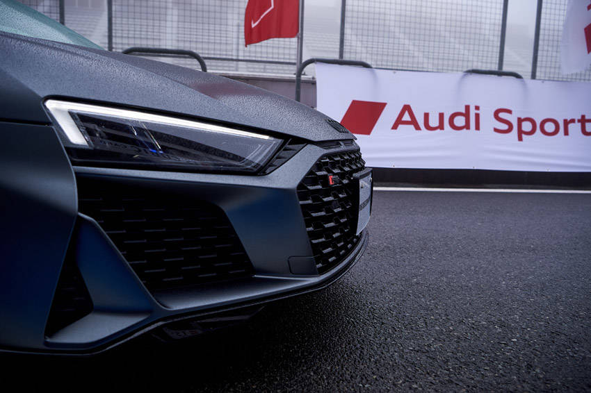 アウディ 10台限定「R8 デセニウム」納車式を富士スピードウェイで開催