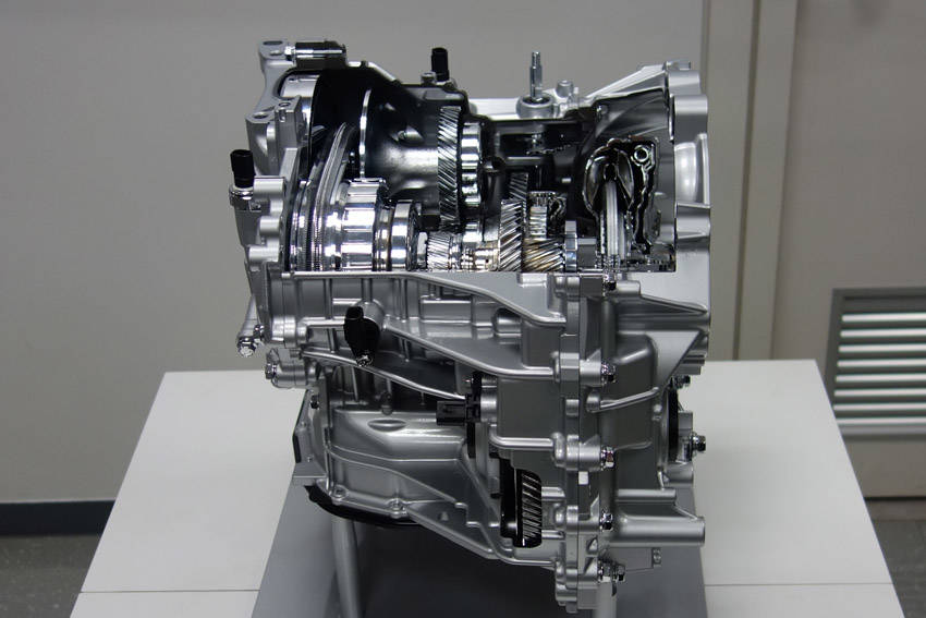 ギヤ駆動とベルト駆動を並列配置するD-CVT