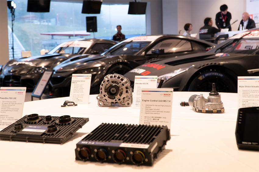 共通部品としてスーパーGT500マシンに採用されるボッシュ製の各コンポーネンツ
