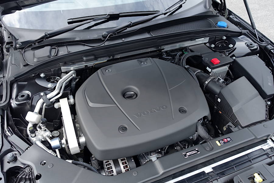 試乗車は2,0Lターボのガソリンエンジンで8速ATが組み合わされる。とてもトルクフルなのも特徴的