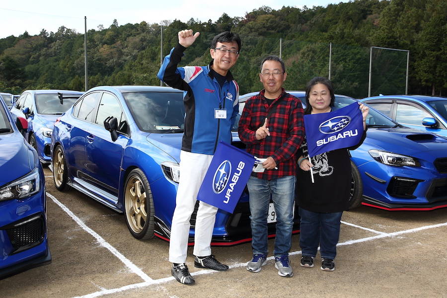 BRZも持っているという大阪から参加の岩田直樹さんと麻理さん
