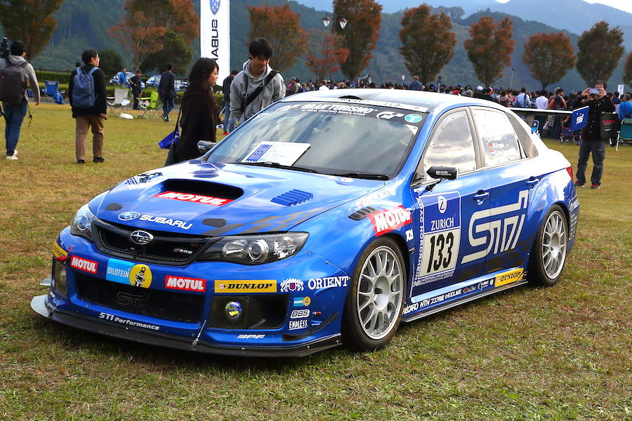 2012年のニュル車。ドライバーは吉田寿博、佐々木孝太、カルロ ヴァン ダム、マルセル エンゲルス