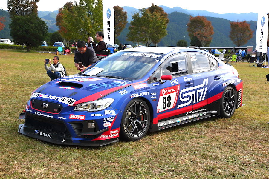 2018年クラス優勝2連覇したニュル車。ドライバーは井口卓人、山内英輝、カルロ ヴァン ダム、ティム シュリック