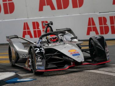 日産 銀座「NISSAN CROSSING」でフォーミュラE展示＆レース開幕イベント実施