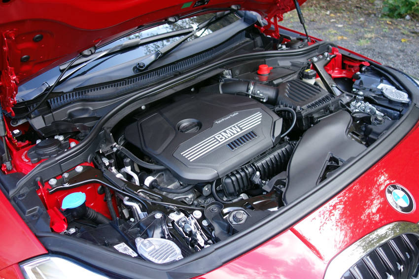 BMW 1シリーズ Cセグメントのど真ん中でブランドを主張【試乗記】（FF/7速DCT）