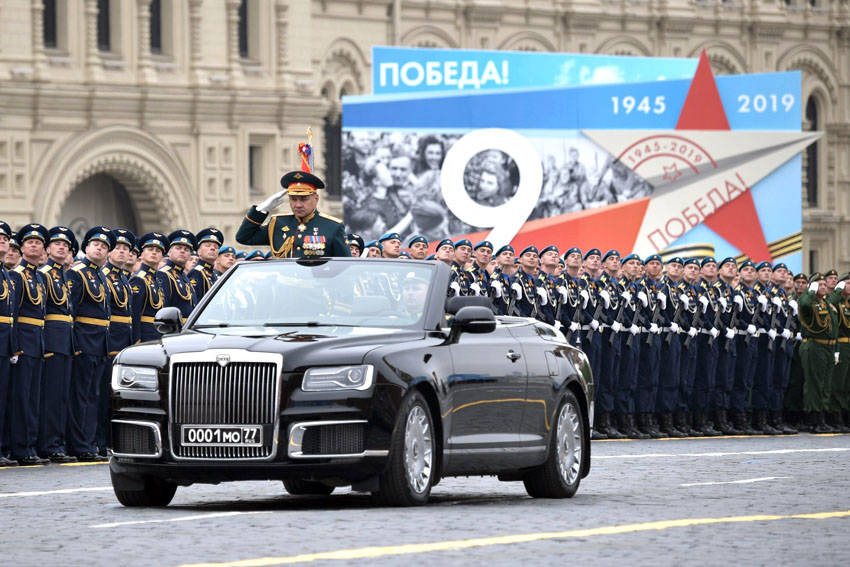 2019年ロシア戦勝記念日の軍事パレードで使用されたオープンボディ仕様のアウルス