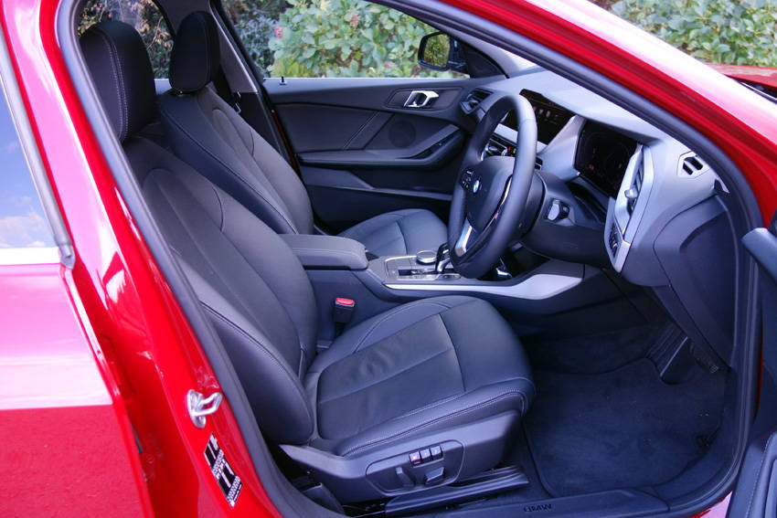BMW 1シリーズ Cセグメントのど真ん中でブランドを主張【試乗記】（FF/7速DCT）