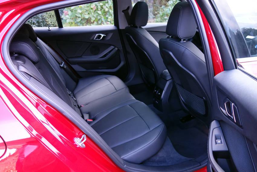 BMW 1シリーズ Cセグメントのど真ん中でブランドを主張【試乗記】（FF/7速DCT）