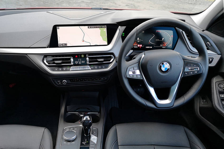 BMW 1シリーズ Cセグメントのど真ん中でブランドを主張【試乗記】（FF/7速DCT）