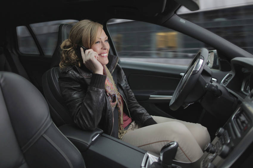 自動運転中はスマートフォンの使用は自由