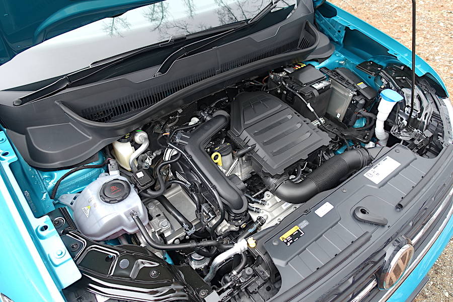 1.0Lの3気筒ガソリンターボを搭載。とてもリッターカーとは思えない走りが可能