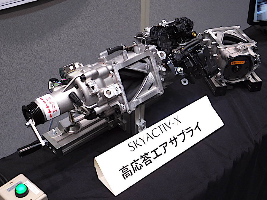 スカイアクティブXのキモとなる高応答エアサプライ。λ2での燃焼を実現させた