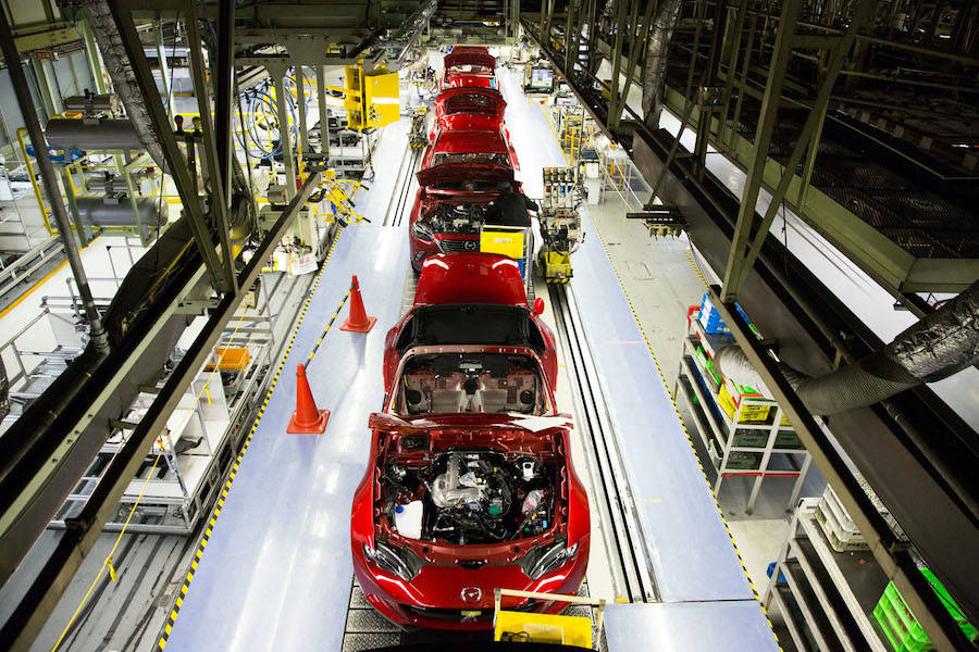 多車種混流の生産ライン。宇品第1工場ではロードスター、CX-30、CX-5、CX-8、CX-9、フィアット124スパイダーが同じラインで生産されている