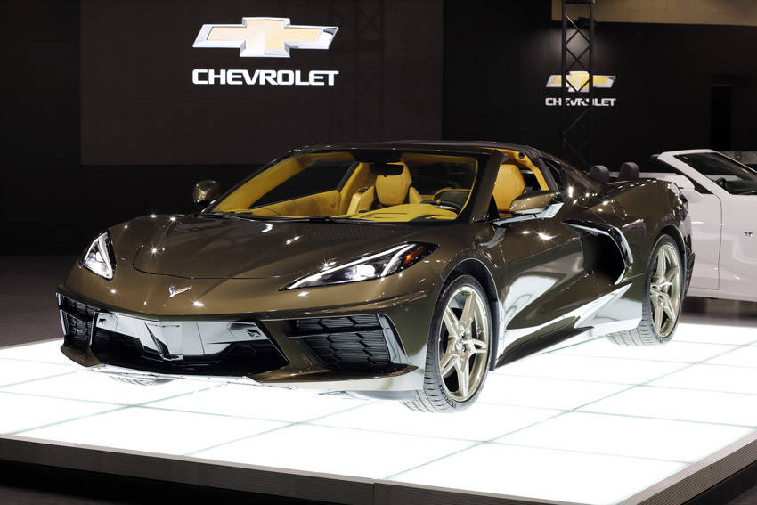 GM 史上初のミッドシップ・右ハンドルの「シボレー コルベット」受注開始