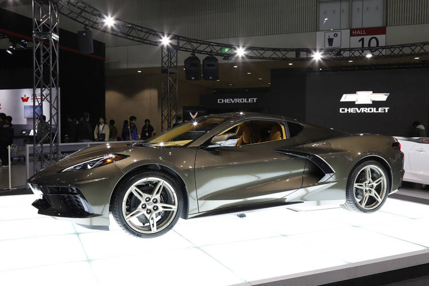 GM 史上初のミッドシップ・右ハンドルの「シボレー コルベット」受注開始