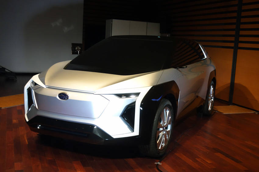 初公開された開発中の電気自動車SUV・AWDのデザイン・スタディ・モデル