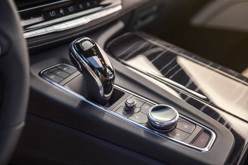GM フルサイズSUVの新型キャデラック「エスカレード」発表