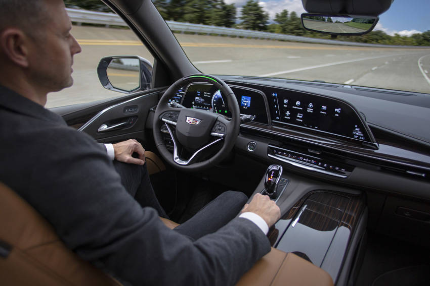 GM フルサイズSUVの新型キャデラック「エスカレード」発表