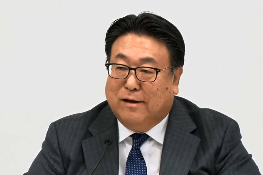 第3四半期の決算を発表する倉石誠司副社長