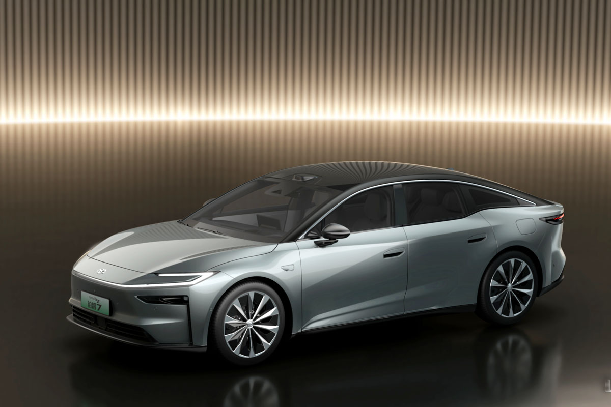 上海モーターショー2025】トヨタのEVラインアップのフラッグシップ