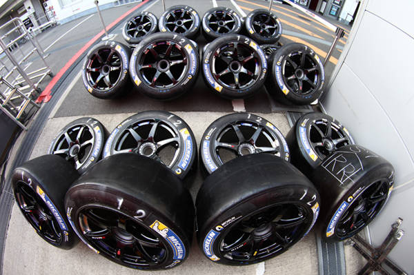 MICHELIN_2015_SUPER GT_02_Fuji_GT500_qualifying_02