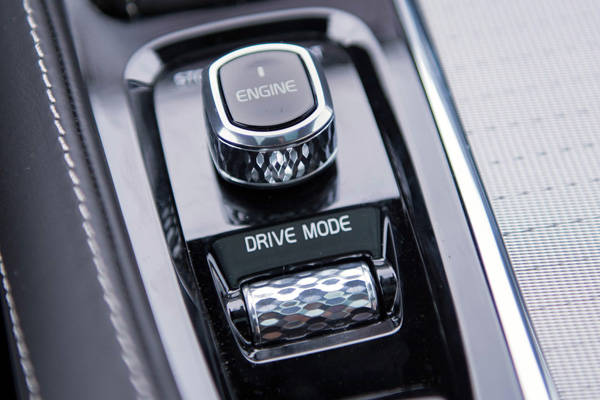Volvo XC90 R-Design - model year 2016
