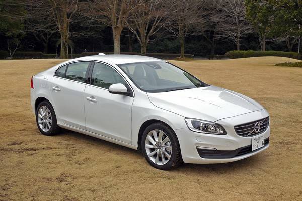 セダンのS60の試乗車は1.5L直列3気筒ターボのT3