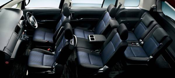 プラタナ“V-SELECTION”2.0L オプション装着車（内装色：ダークグレー） 
