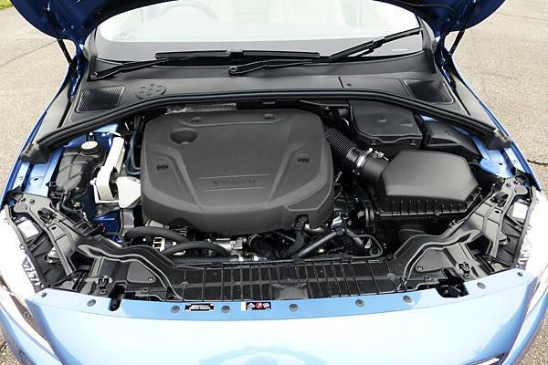ガソリン車のようなレスポンスが際立つボルボのD4エンジン