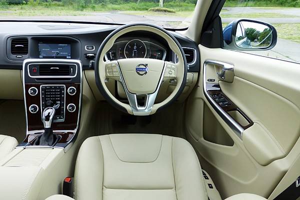 スポーティさよりもラグジュアリーさが感じられるV60のインテリア