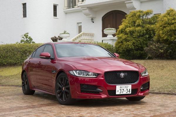 ジャガーXEに日本導入は2015年6月からで当初よりディーゼルモデルを設定