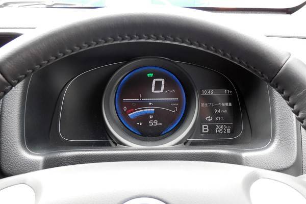 航続距離はカタログ値で190km。近距離のルート配送なら1日走行できるくらいか