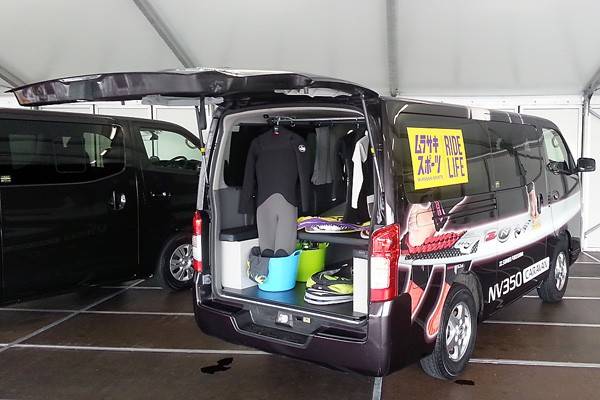 こちらはサーファーに嬉しいアイデアが詰まったムラサキスポーツ仕様