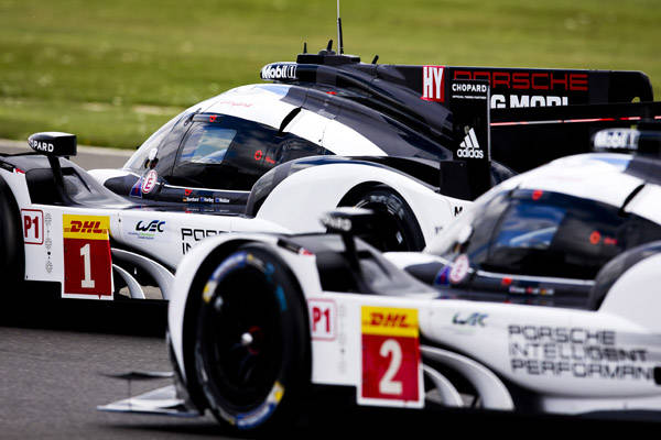 レース序盤のポルシェ