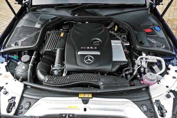 C350eに搭載するエンジンは2.0L直列4気筒直噴ターボで、これにモーターを組み合わせる