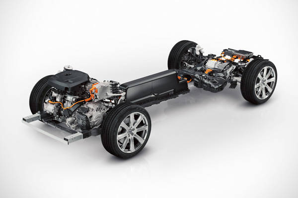 XC90は2.0Lスーパーチャージャー＆ターボエンジンにモーターを組み合わせる