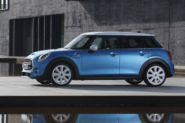 MINI 5ドア