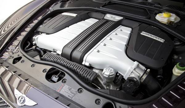 ベントレーのW12エンジン（写真はフライングスパーのもの）