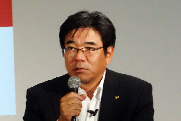 インテリジェントモビリティ戦略を説明する坂本秀行副社長