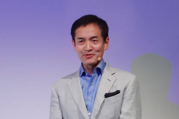 本社デザイン部のクリエイティブディレクター・エクステリア担当の永島譲二氏