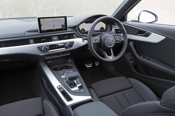 アウディ 新型A4アヴァント インテリア