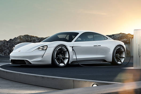 2020年に発売予定のEVスポーツカー