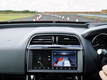 ジャガー・ランドローバー、100台以上の研究用車両によるコネクテッド自律運転車両技術の実走テストを開始