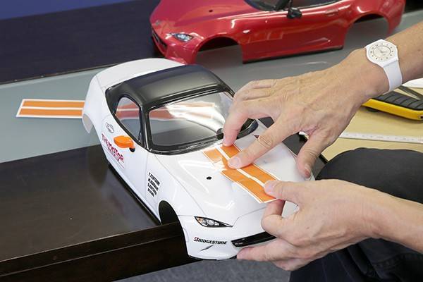 中央のストライプ貼りは位置決めが難しく、一番難易度が高い