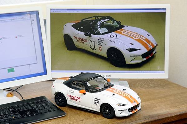 実車と瓜二つに仕上げたRCカー